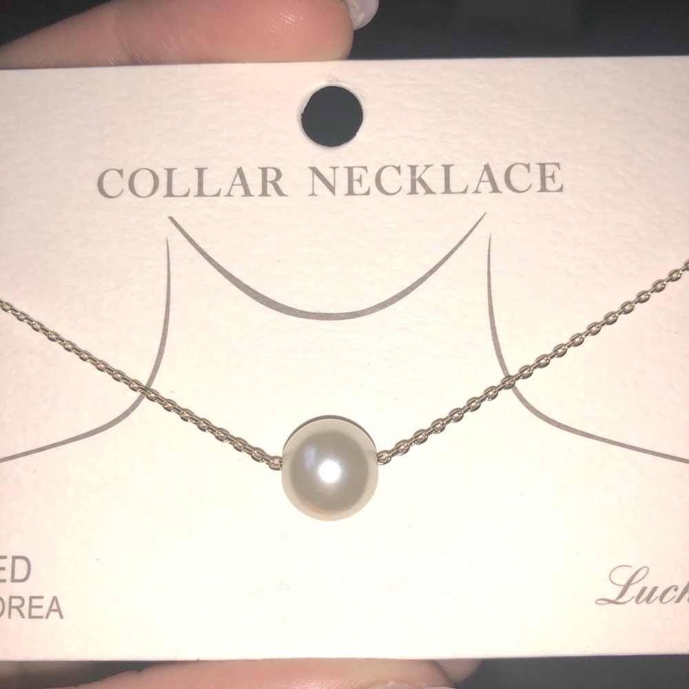 Pearl collar necklace